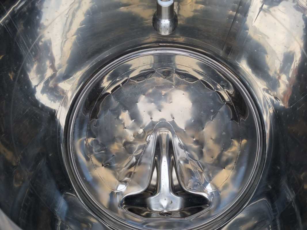 1000L heat-/coolable stainless steel mixing tank with insulation and dissolver